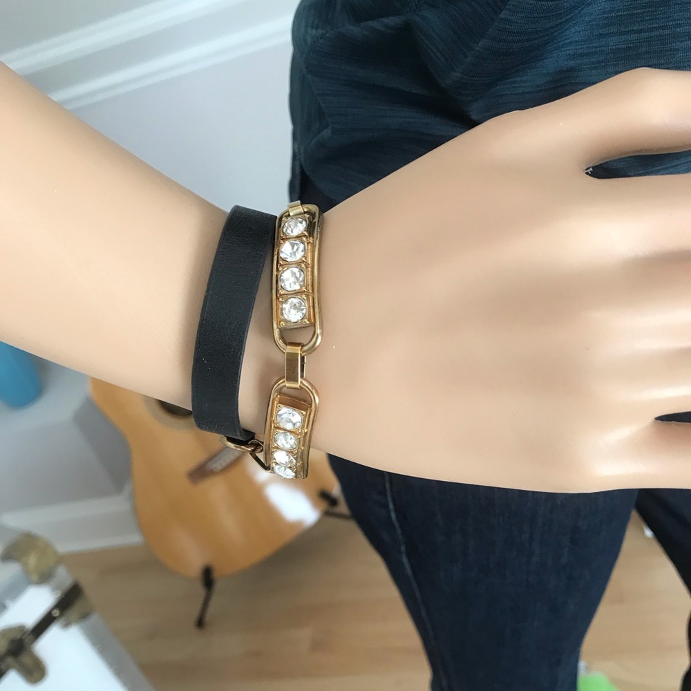 Wrap bracelet. Adjustable. Black & Gold.